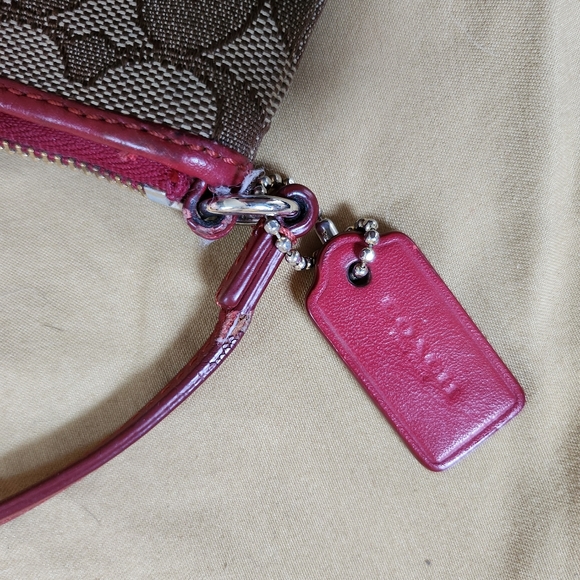 Coach wristlet good/used condition Classic C pattern - Picture 3 of 8